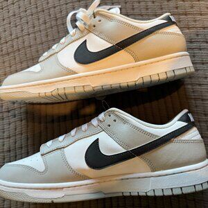 Nike White and Black Sneakers